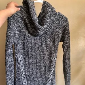 NEVER WORN Derek Heart Scoop Neck Sweater